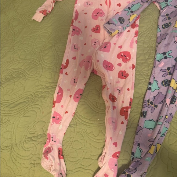 The Children's Place Zipper Sleepers / Valentine’s Day, Easter, St. Patrick’s - Picture 4 of 8